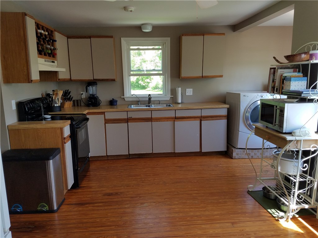 3062 Main Road Tiverton, RI 02878 - Photo 11 of 32