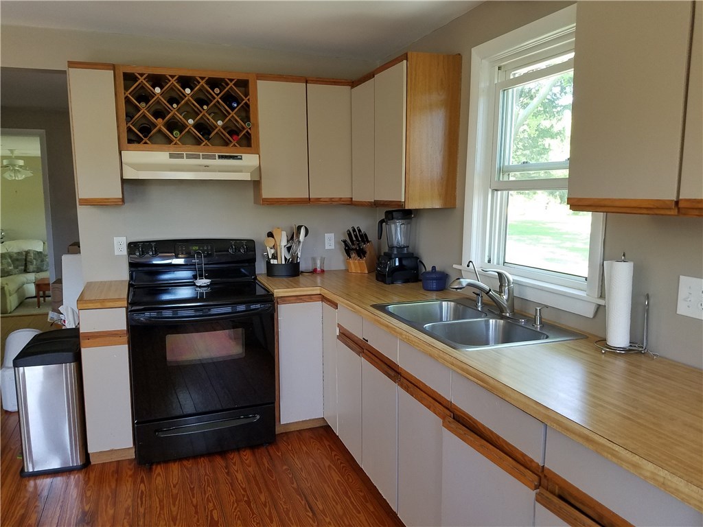 3062 Main Road Tiverton, RI 02878 - Photo 12 of 32