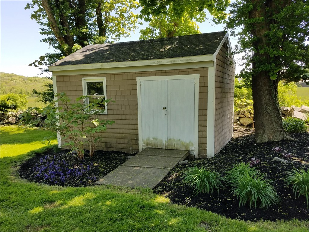 3062 Main Road Tiverton, RI 02878 - Photo 5 of 32