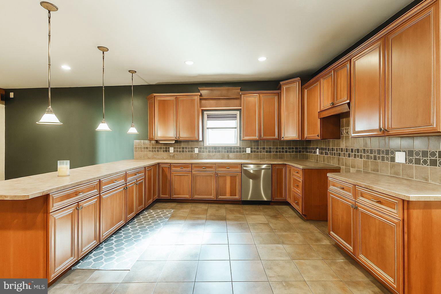 207 Moore Street Philadelphia, PA 19148 - Photo 3 of 15