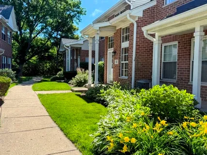 $2,500 | 5 Dewalt Court, Elmhurst, IL 60126