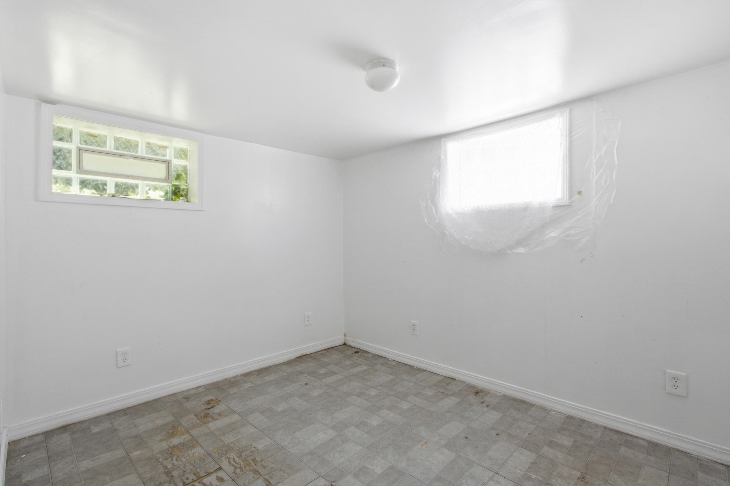 182 Summit Street Pontiac, MI 48342 - Photo 14 of 16 182 summit st-14