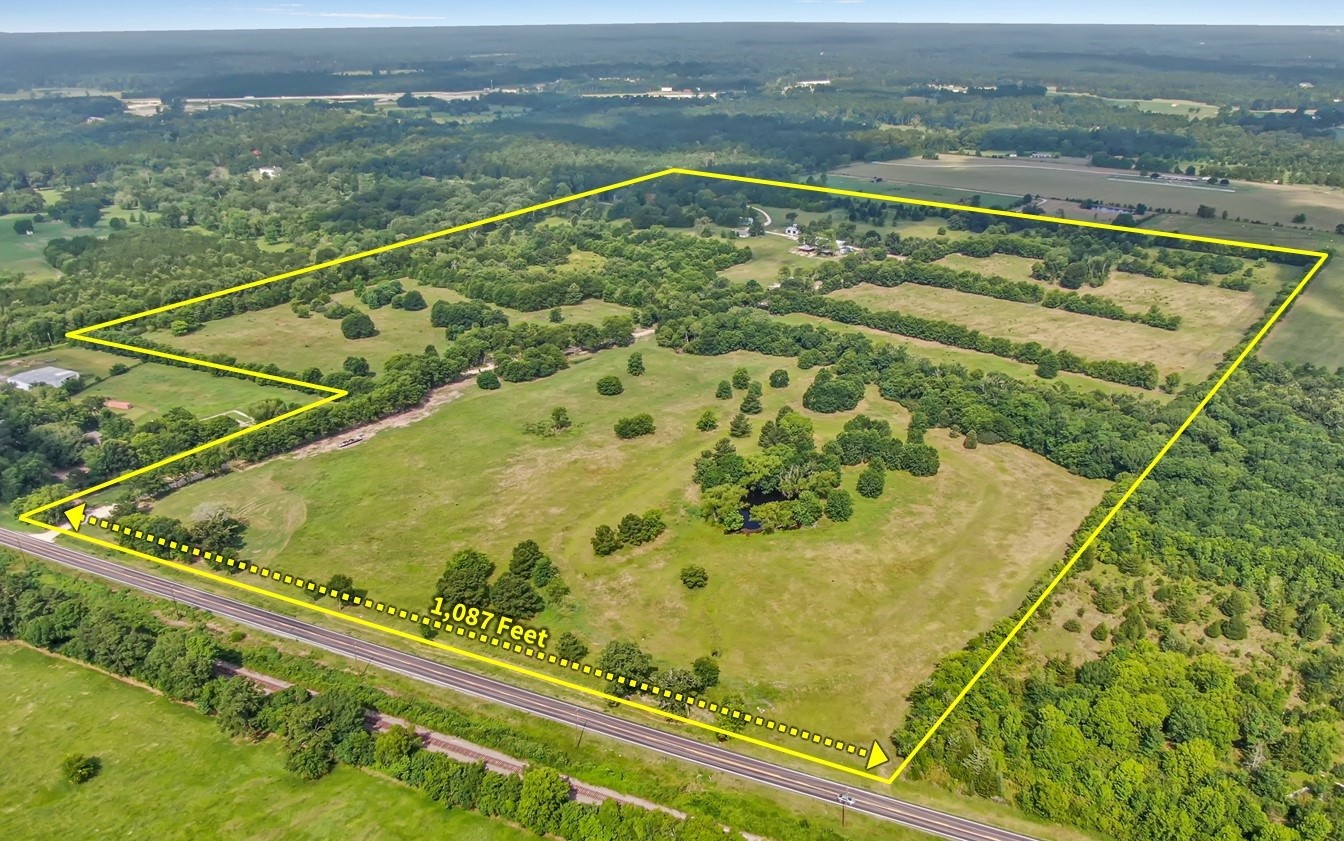 880 Tafelski Road New Waverly, TX 77358 - Photo 5 of 29 a view of a tennis court