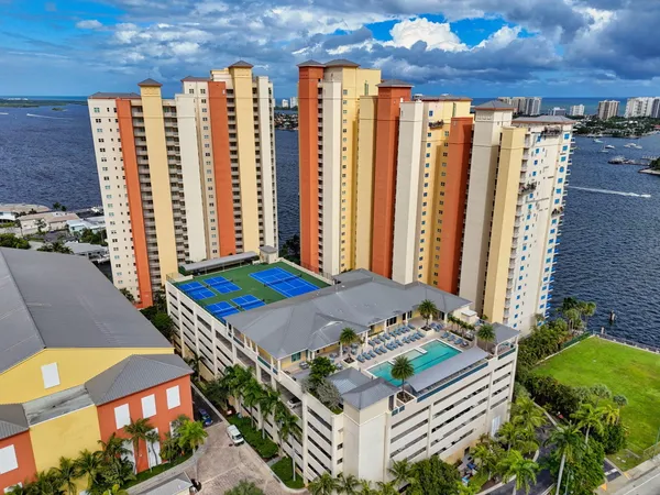 $4,950 | 2650 Lake Shore Drive, Unit 2303, Riviera Beach, FL 33404