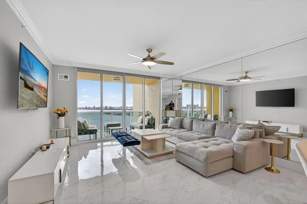 $4,950 | 2650 Lake Shore Drive, Unit 2303, Riviera Beach, FL 33404