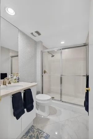 $4,950 | 2650 Lake Shore Drive, Unit 2303, Riviera Beach, FL 33404