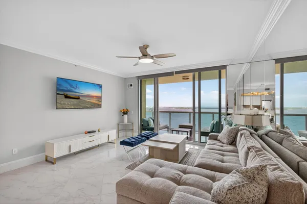 $4,950 | 2650 Lake Shore Drive, Unit 2303, Riviera Beach, FL 33404