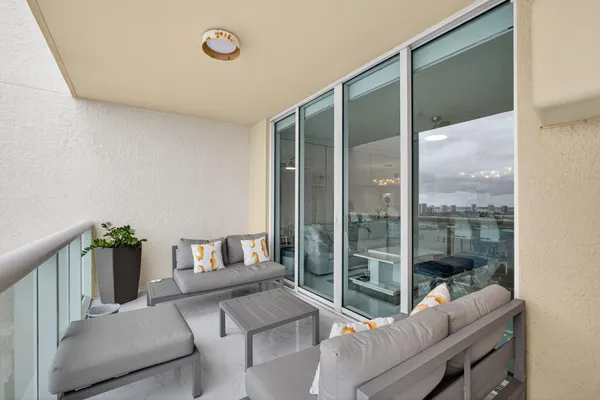 $4,950 | 2650 Lake Shore Drive, Unit 2303, Riviera Beach, FL 33404