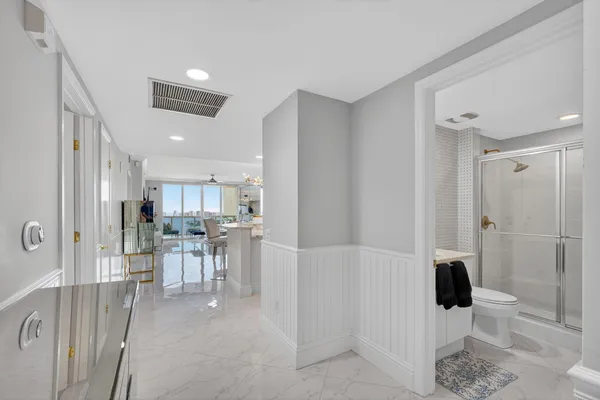 $4,950 | 2650 Lake Shore Drive, Unit 2303, Riviera Beach, FL 33404