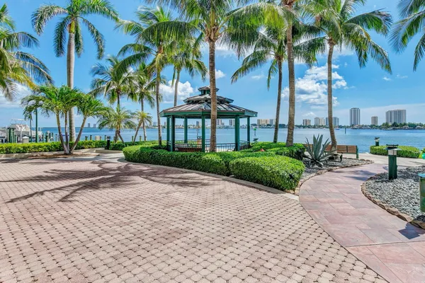 $4,950 | 2650 Lake Shore Drive, Unit 2303, Riviera Beach, FL 33404