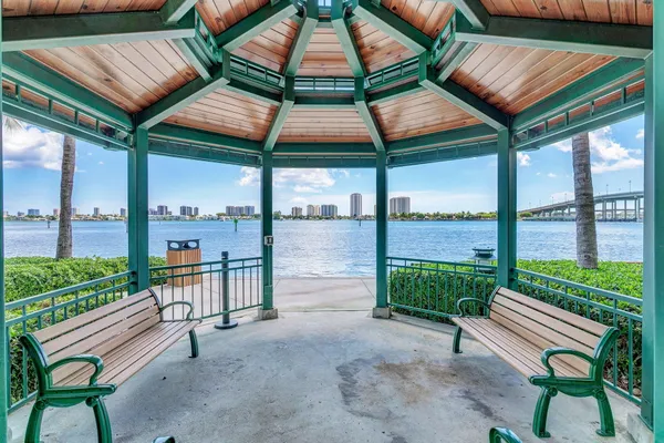 $4,950 | 2650 Lake Shore Drive, Unit 2303, Riviera Beach, FL 33404