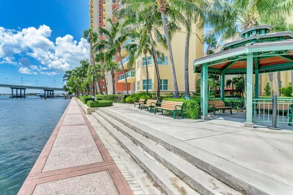 $4,950 | 2650 Lake Shore Drive, Unit 2303, Riviera Beach, FL 33404