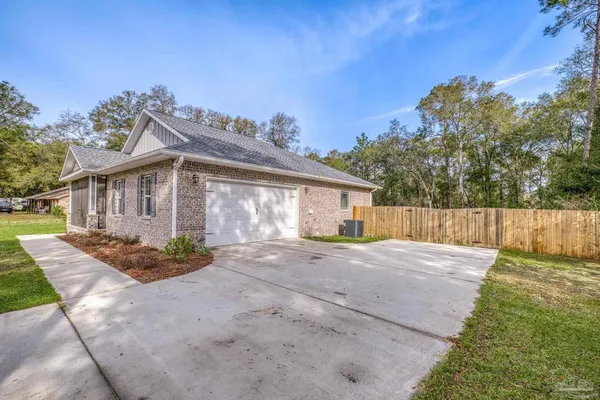 $369,000 | 922 East Edney Avenue, Crestview, FL 32539