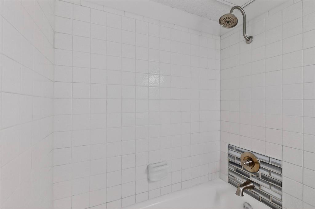 2018 Warnford Place Arlington, TX 76015 - Photo 13 of 34 a bathroom with a shower