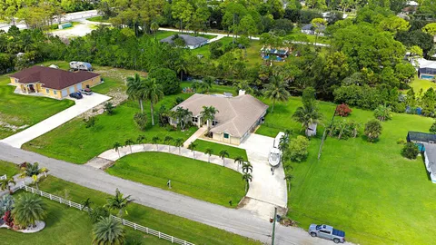 an aerial view of a house having yard