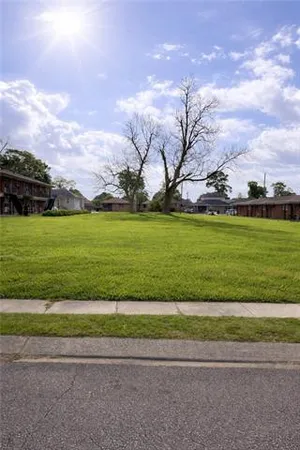 $75,000 | 3421 Pakenham Drive, Chalmette, LA 70043