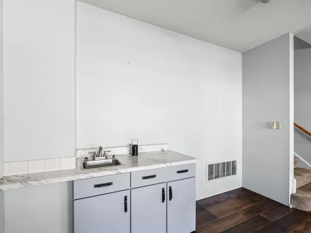 $250,000 | 1622-1624 Golfview Circle, Unit 1, Rantoul, IL 61866