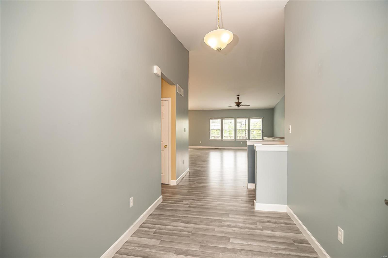 1852 Mill Ridge Court St. Louis, MO 63146 - Photo 4 of 38 Gallery Image 4
