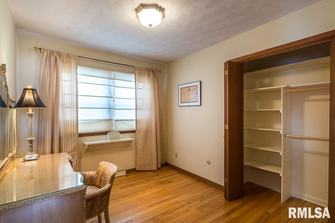 2852 Fairhaven Road Davenport, IA 52803 - Photo 11 of 19 Gallery Image 11