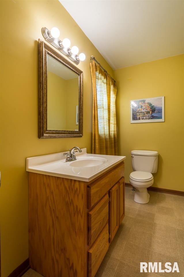 2852 Fairhaven Road Davenport, IA 52803 - Photo 8 of 19 Gallery Image 8