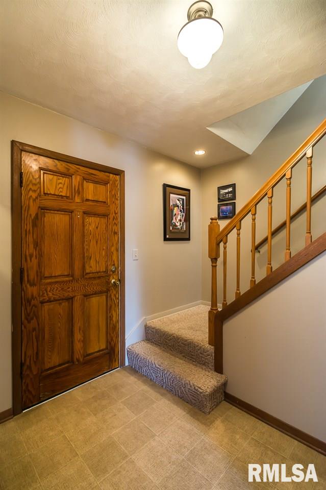 2852 Fairhaven Road Davenport, IA 52803 - Photo 9 of 19 Gallery Image 9