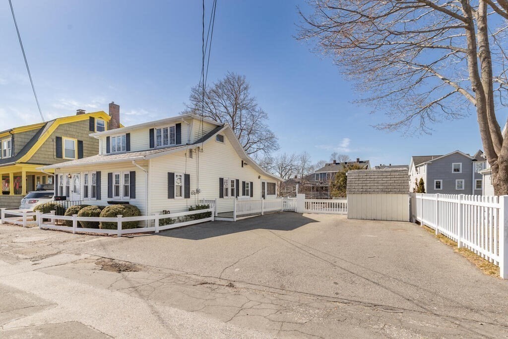 3 Elizabeth Road Gloucester, MA 01930 - Photo 3 of 31 Gallery Image 3