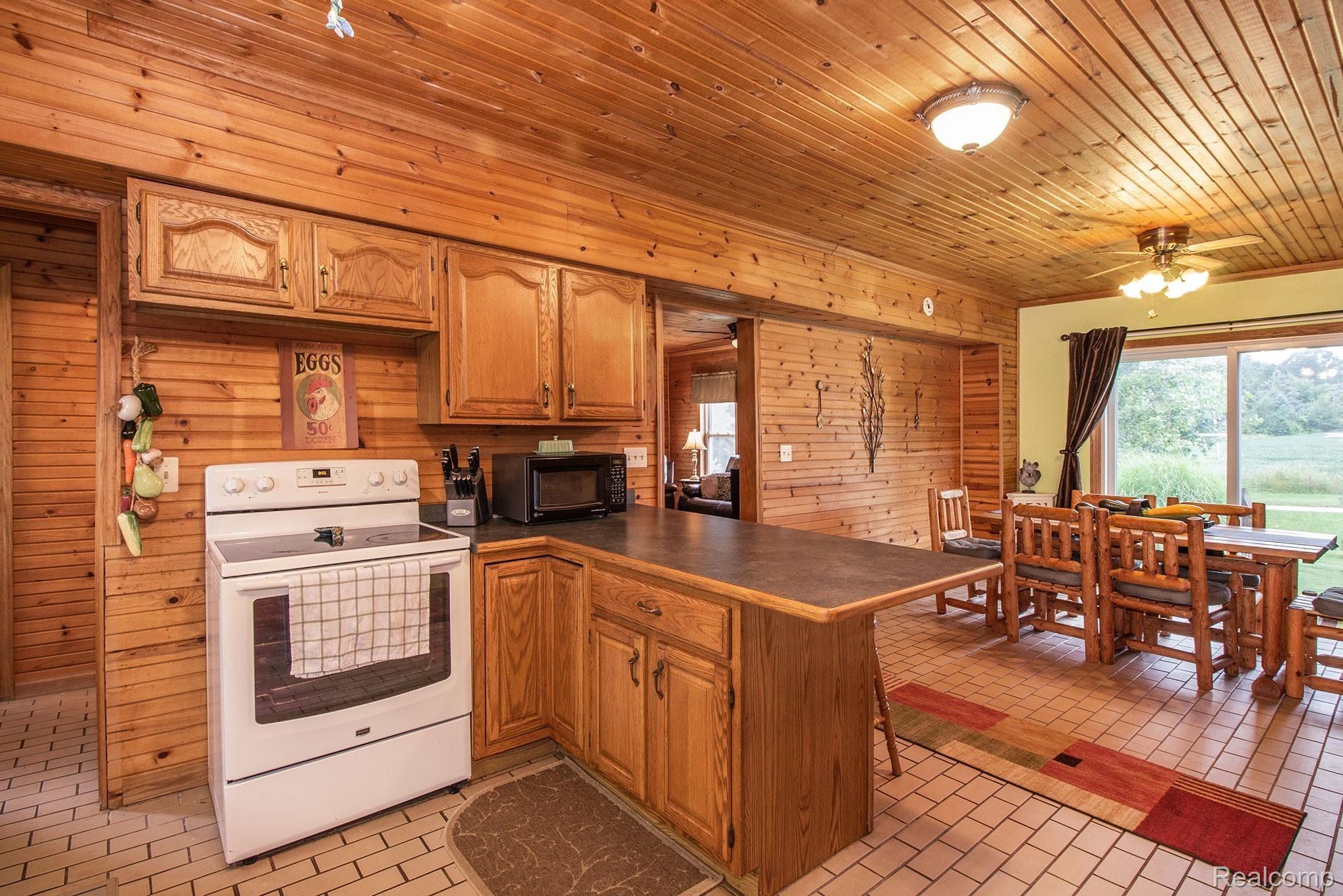 11050 Odell Road Fowlerville, MI 48836 - Photo 5 of 24 011.jpg