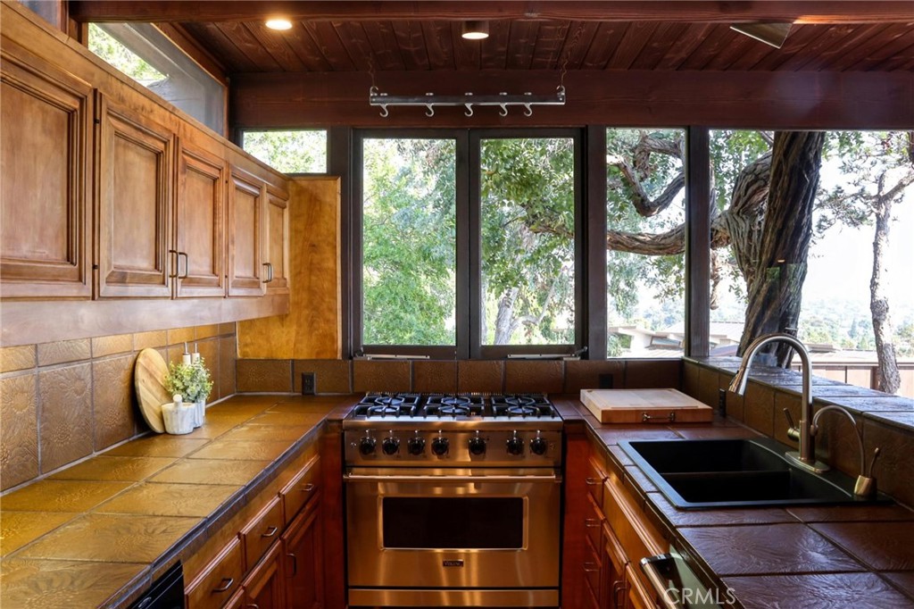 394 Pinecrest Drive Laguna Beach, CA 92651 - Photo 8 of 24 a kitchen that has a sink and a stove