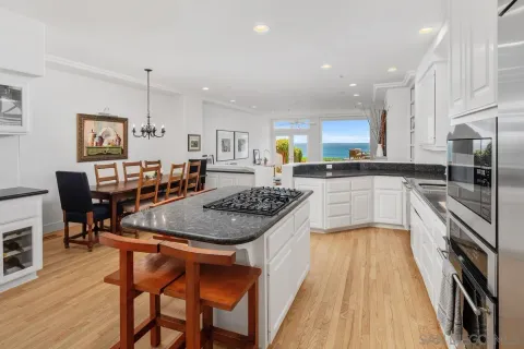 $5,400,000 | 538 4th Street, Encinitas, CA 92024