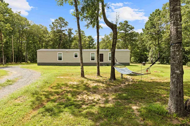 a view of a water fountain with a bench in the middle