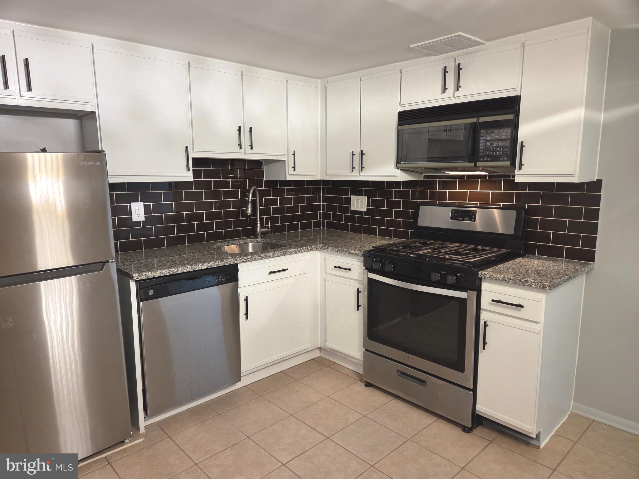 441 Tomlinson Road, Unit F12 Philadelphia, PA 19116 - Photo 3 of 26