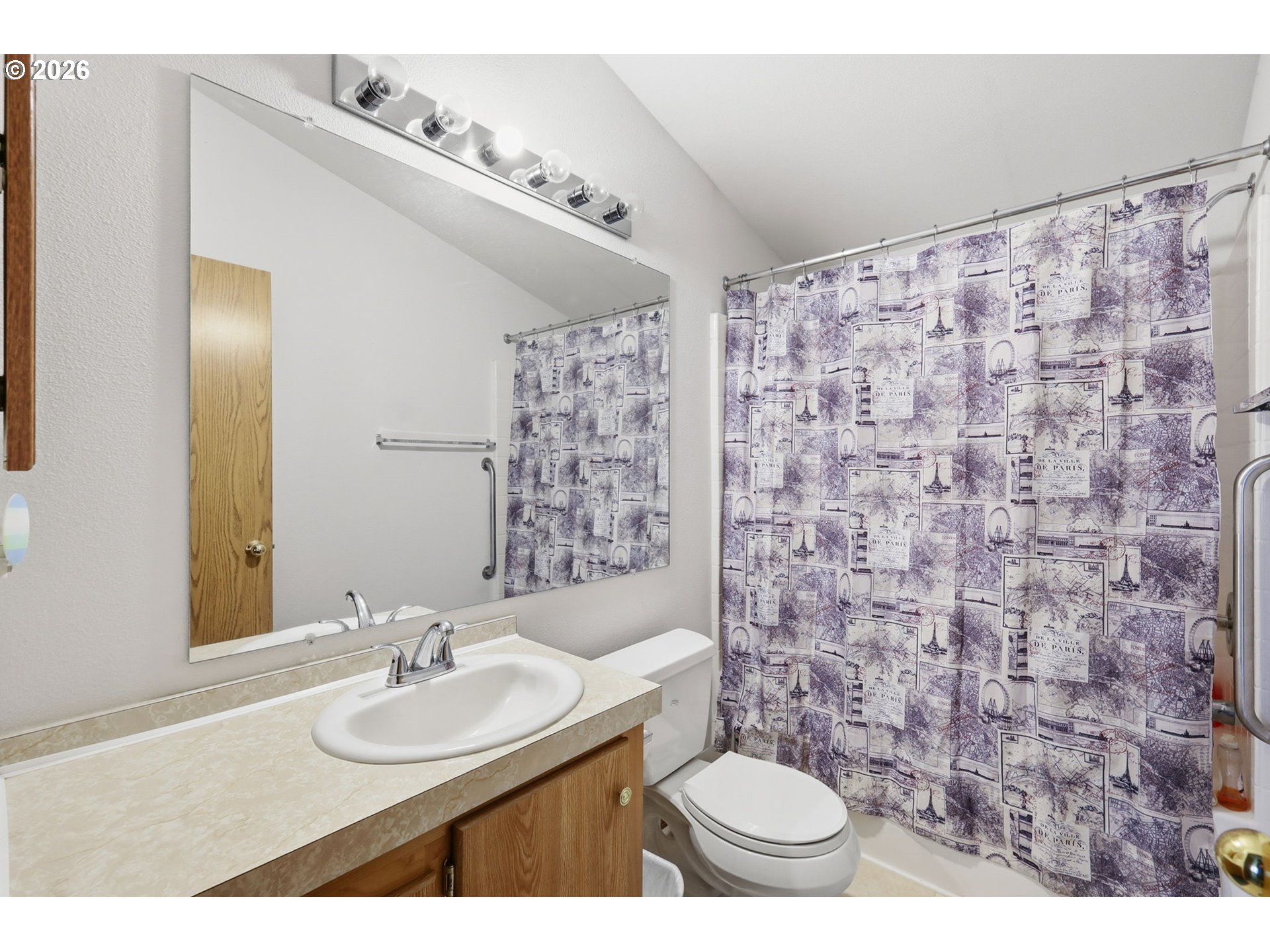 2314 Maia Loop Springfield, OR 97477 - Photo 12 of 22 Bathroom