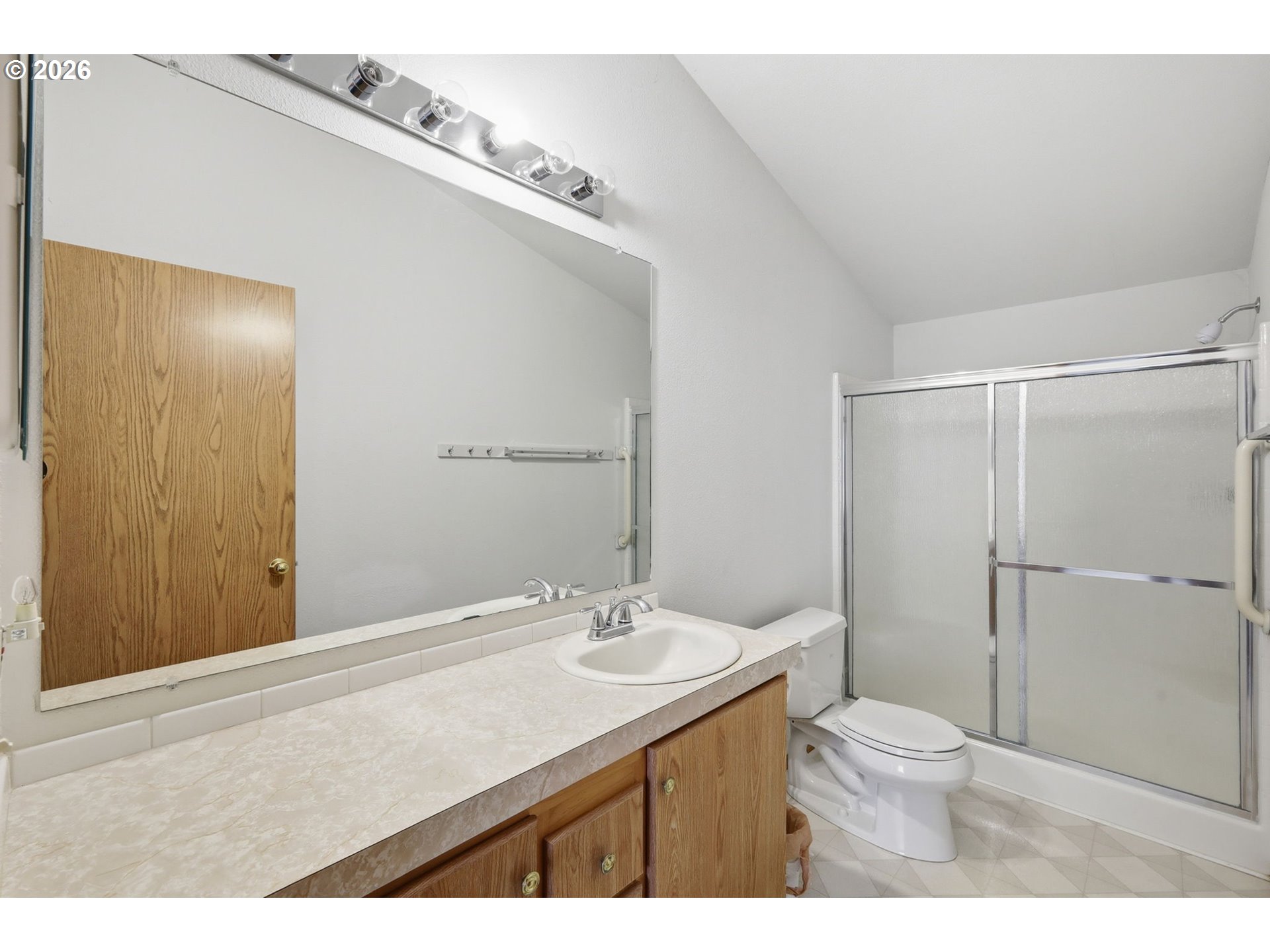 2314 Maia Loop Springfield, OR 97477 - Photo 7 of 22 Owner's Suite Bathroom