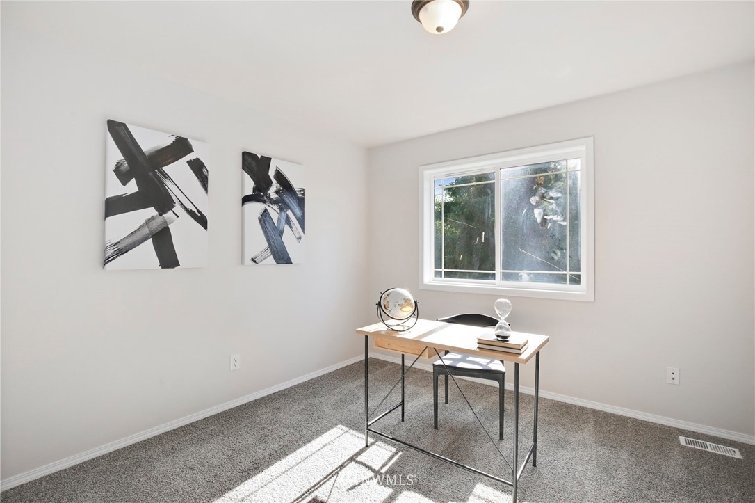801 Southwest 3rd Place Renton, WA 98057 - Photo 19 of 28 a workspace with furniture and window