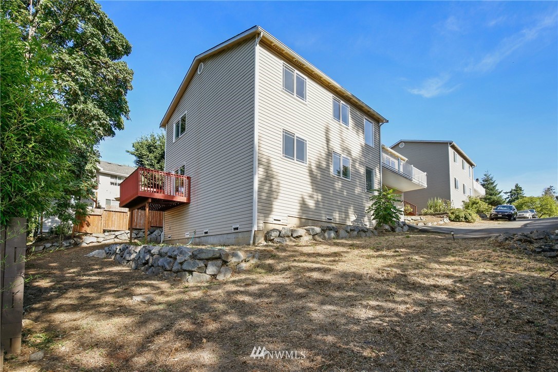 801 Southwest 3rd Place Renton, WA 98057 - Photo 27 of 28 a backyard of a house