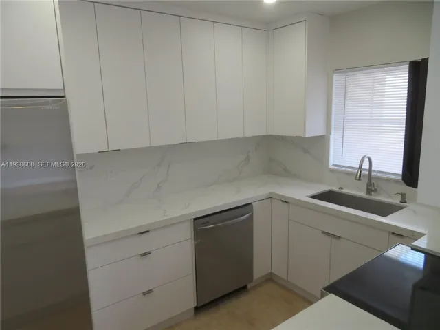 $2,600 | 7328 Miami Lakeway South, Miami Lakes, FL 33014