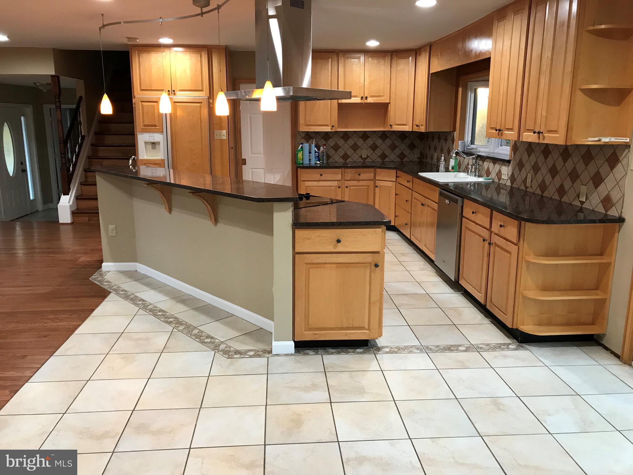 7078 Token Valley Road Manassas, VA 20112 - Photo 2 of 33