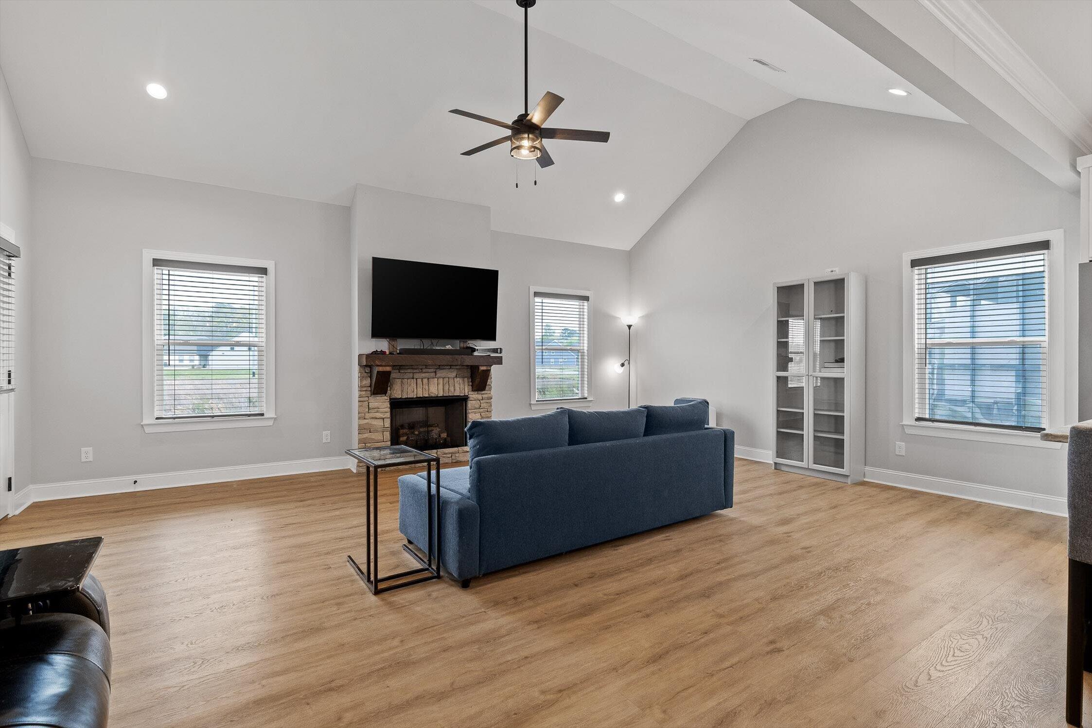 1046 Silverpine Drive Chattanooga, TN 37421 - Photo 5 of 41 Living Room