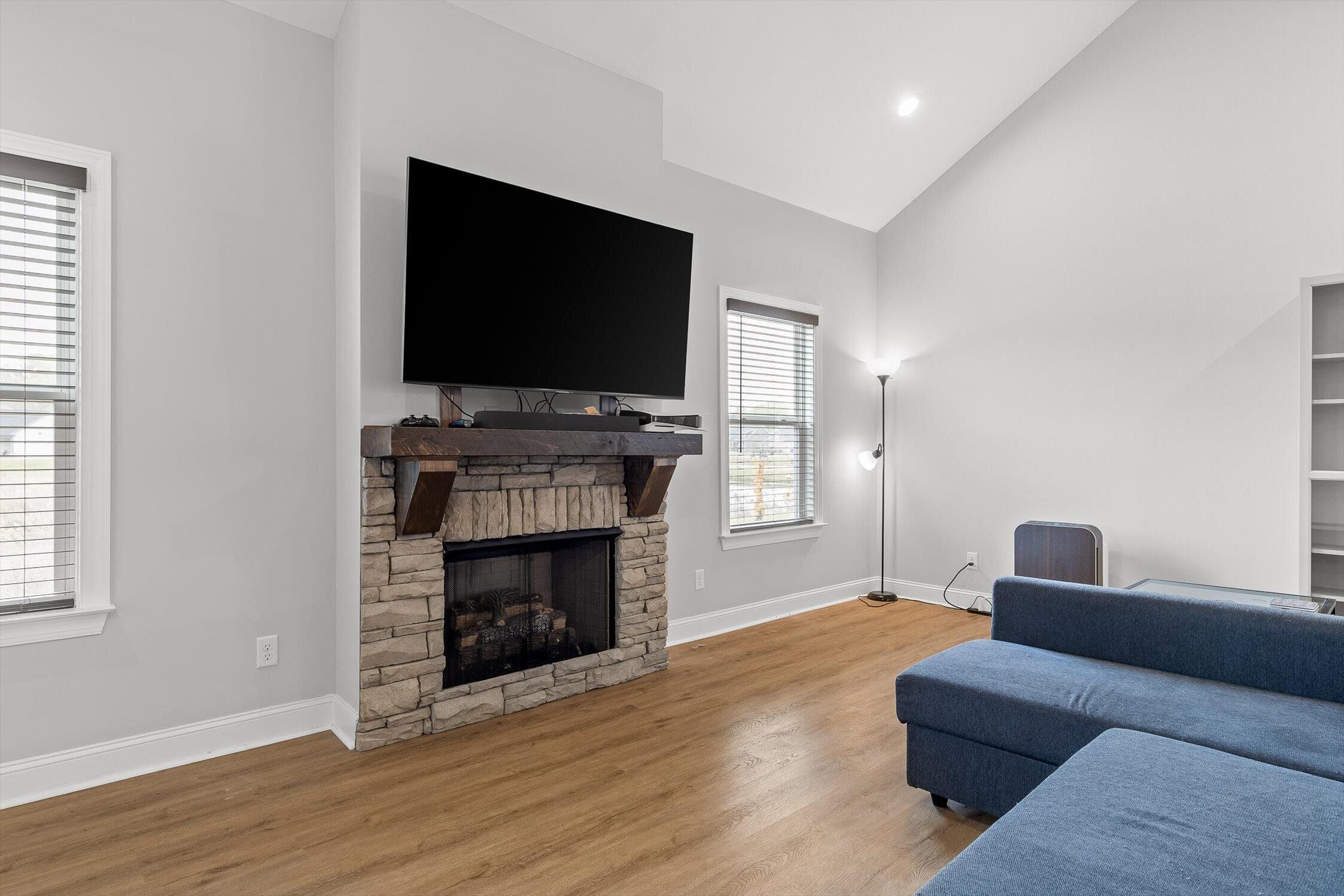 1046 Silverpine Drive Chattanooga, TN 37421 - Photo 6 of 41 Living Room