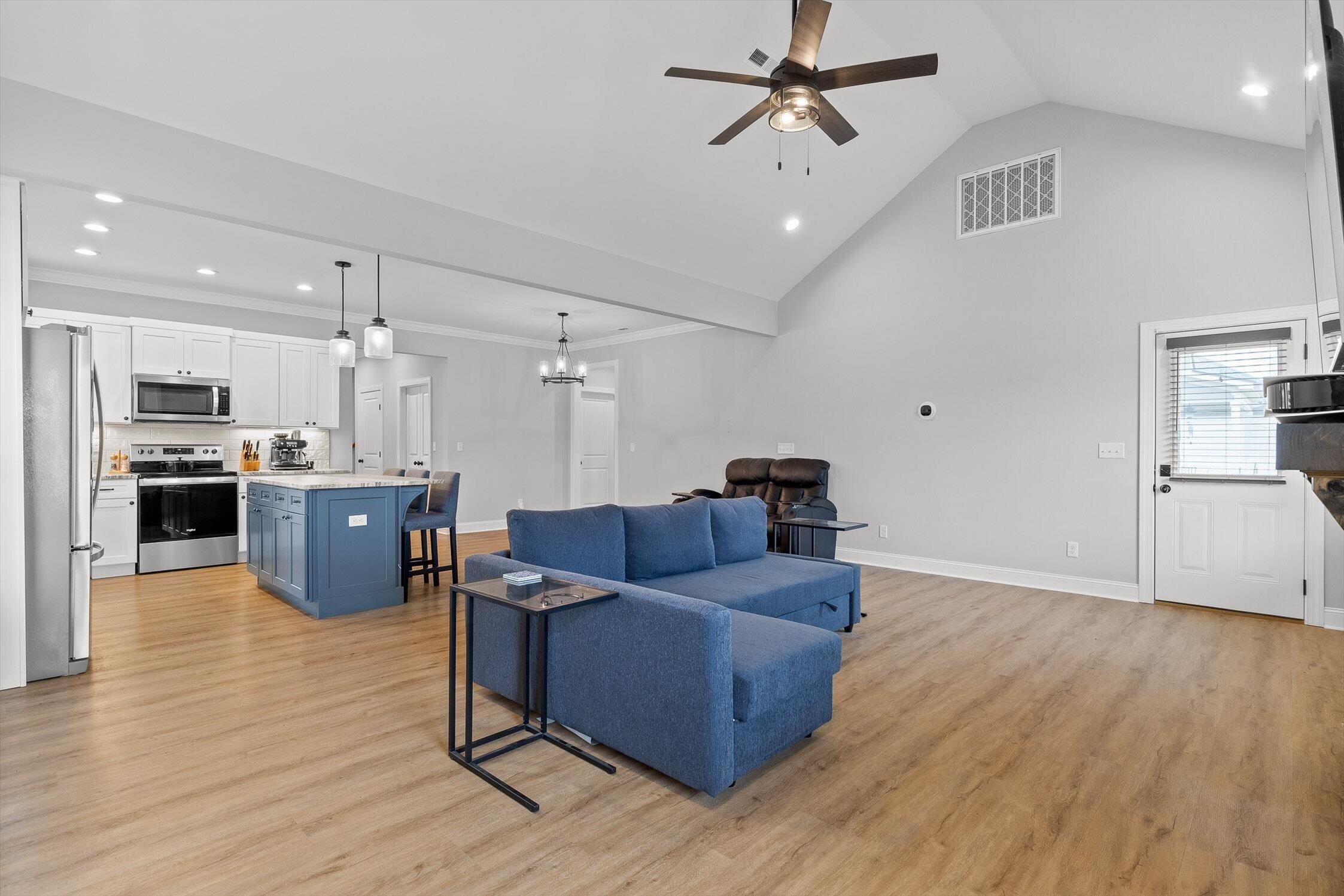 1046 Silverpine Drive Chattanooga, TN 37421 - Photo 9 of 41 Living Room