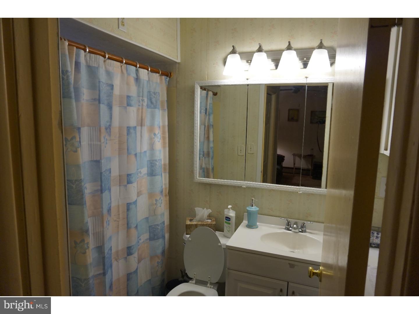 114 Goldengate Road Levittown, PA 19057 - Photo 21 of 23