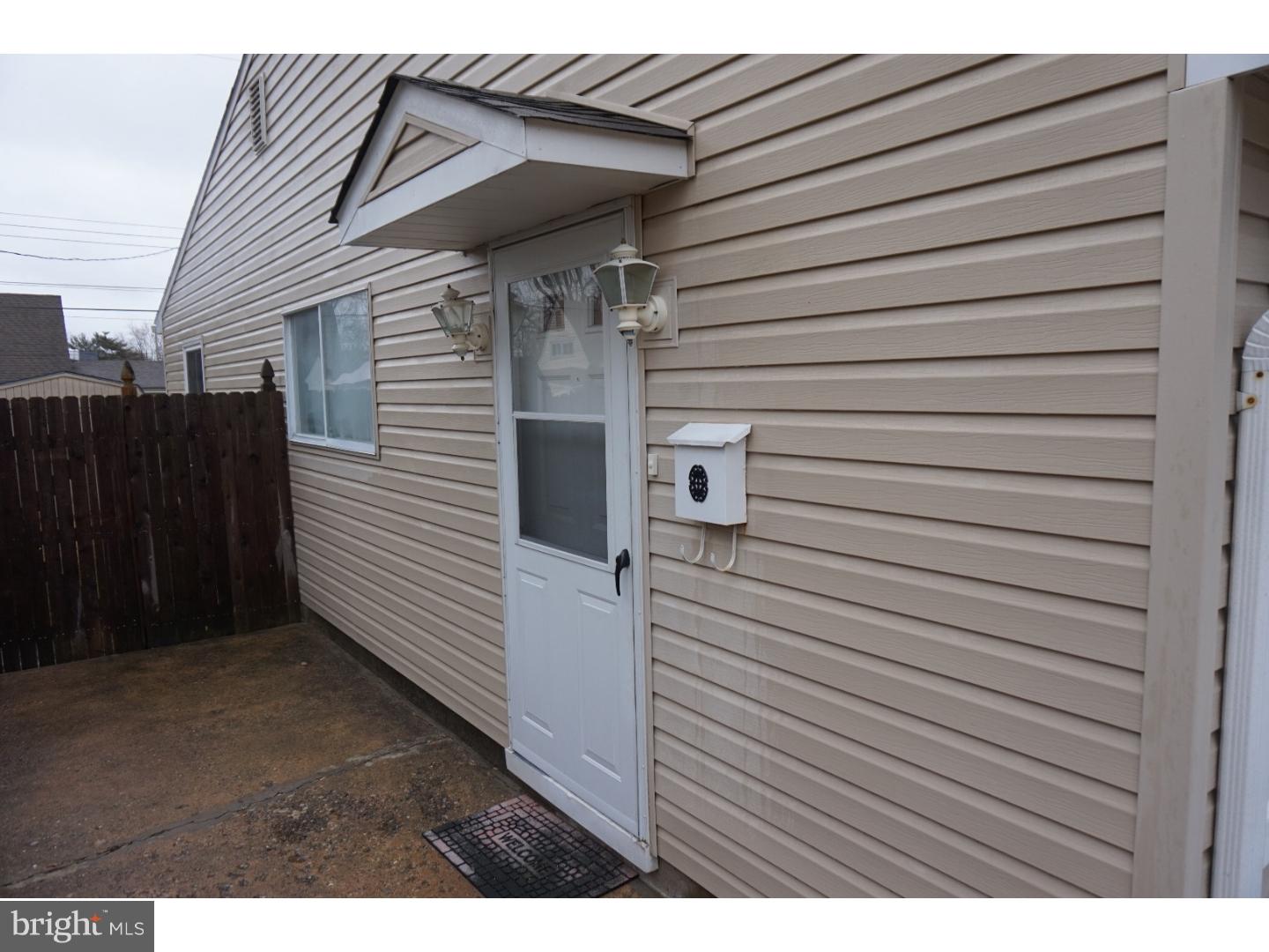 114 Goldengate Road Levittown, PA 19057 - Photo 4 of 23