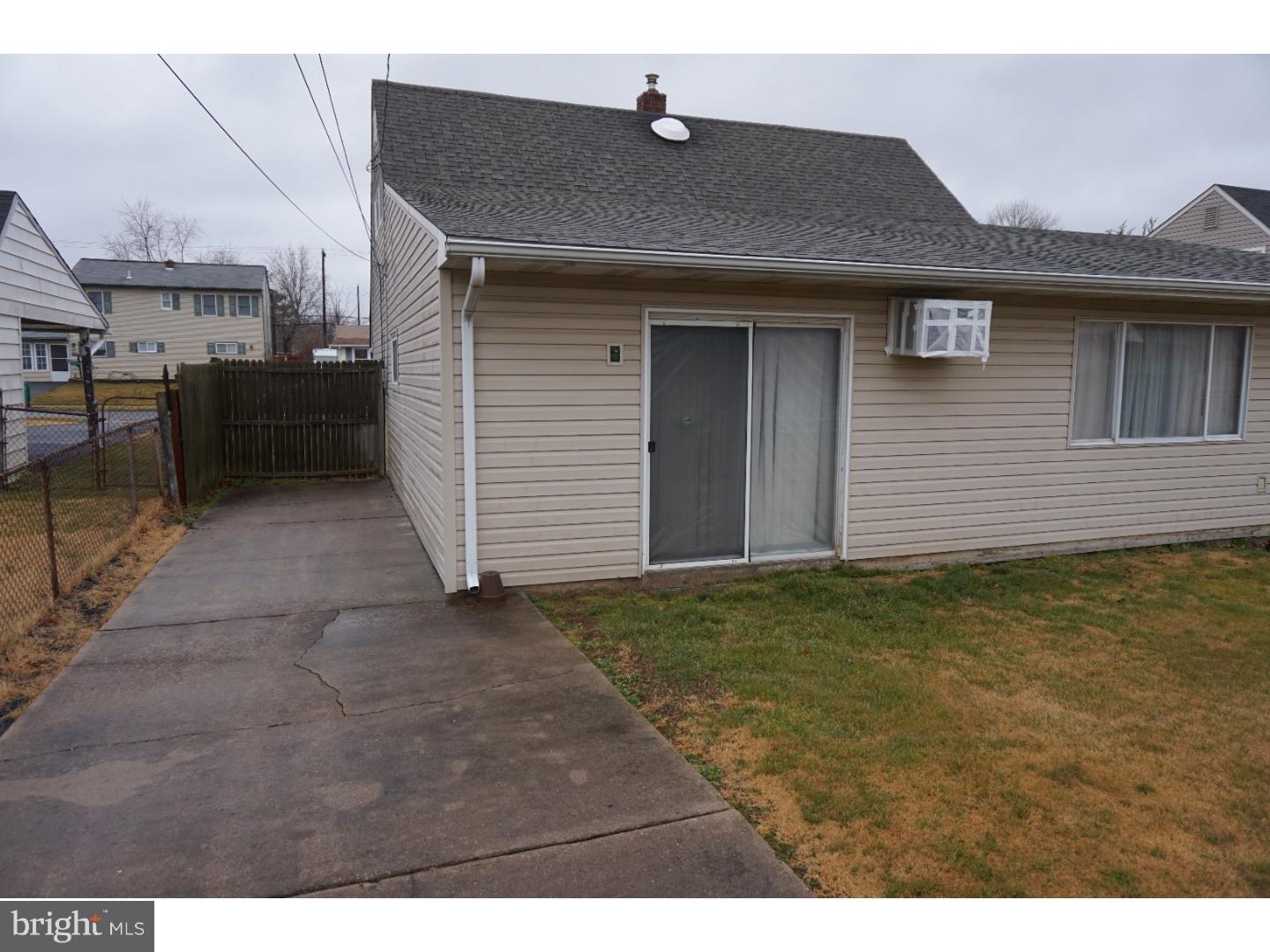 114 Goldengate Road Levittown, PA 19057 - Photo 5 of 23