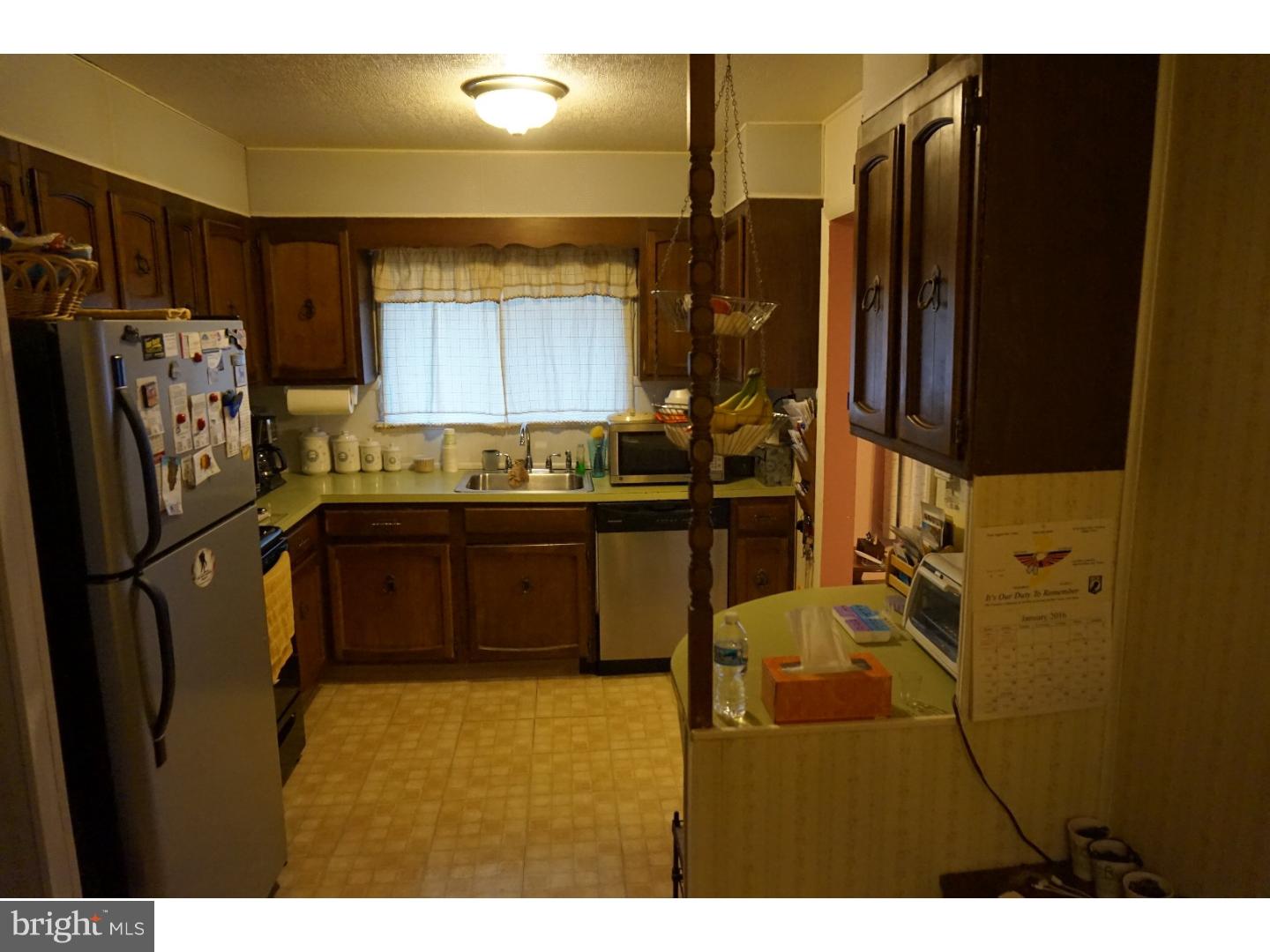 114 Goldengate Road Levittown, PA 19057 - Photo 7 of 23