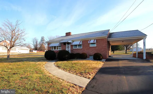 a view of house with yard