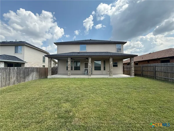 a view of a house with a backyard