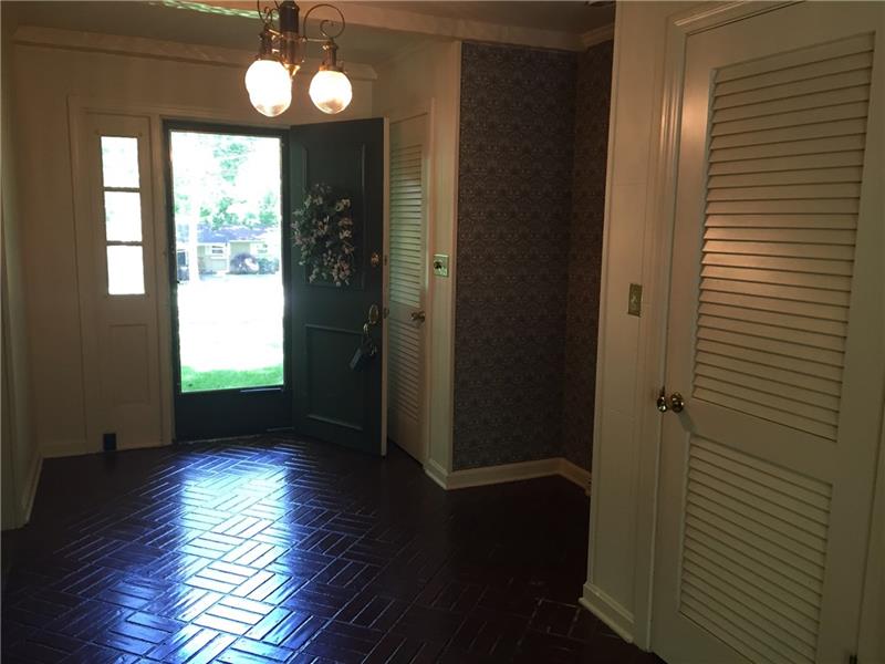 SPACIOUS FOYER WITH TWO CLOSETS