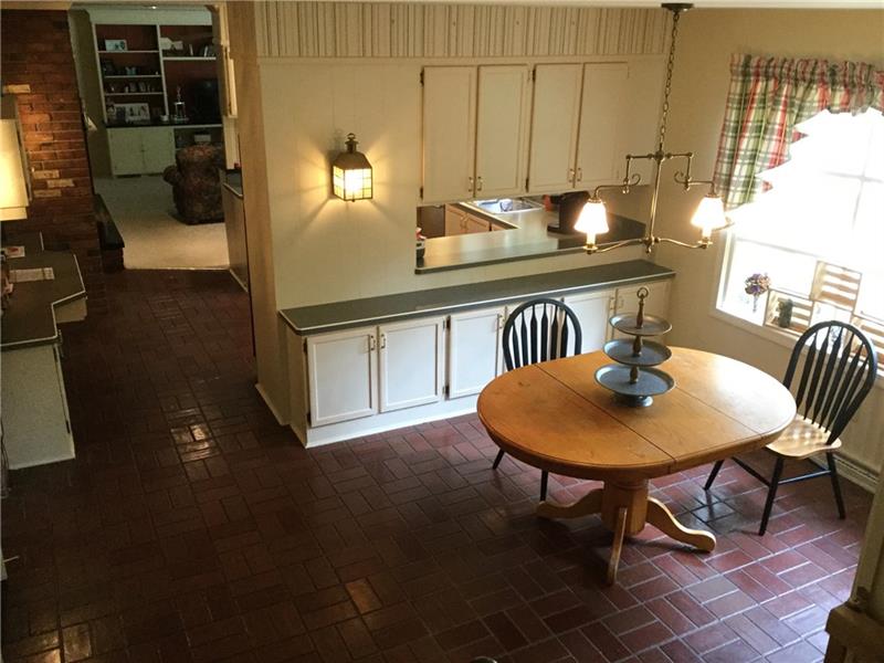 735 Koonce Road Hermitage, PA 16148 - Photo 9 of 25 KT/DINETTE