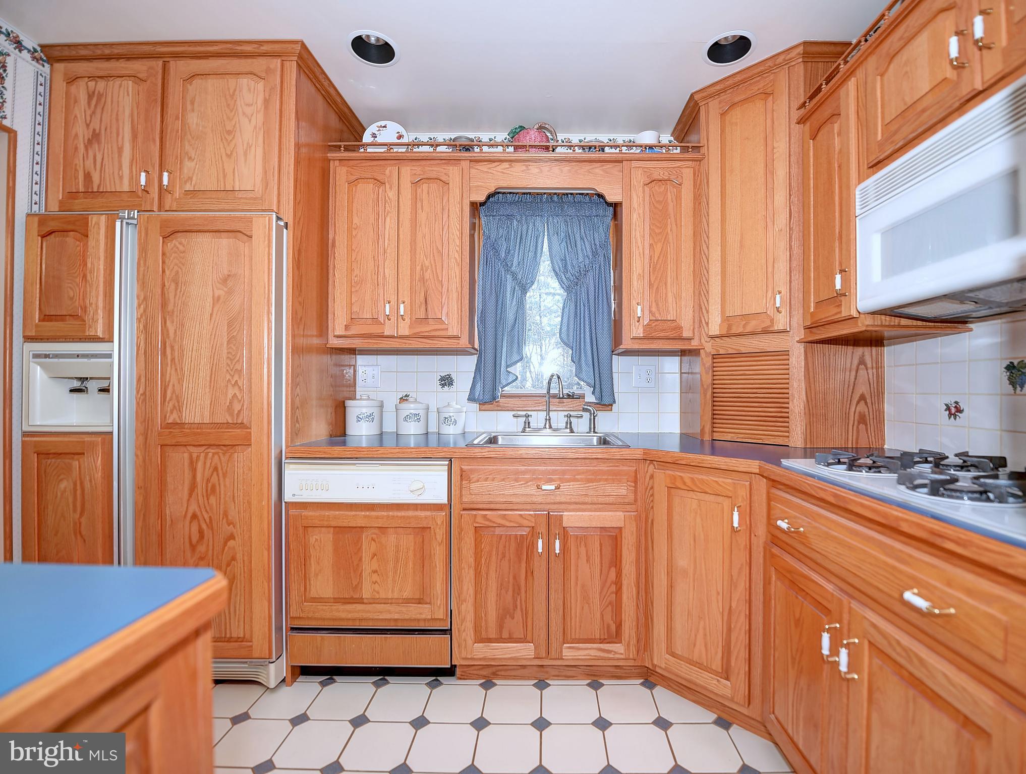 1435 Sharon Acres Road Forest Hill, MD 21050 - Photo 7 of 36 Custom oak cabinetry in kitchen