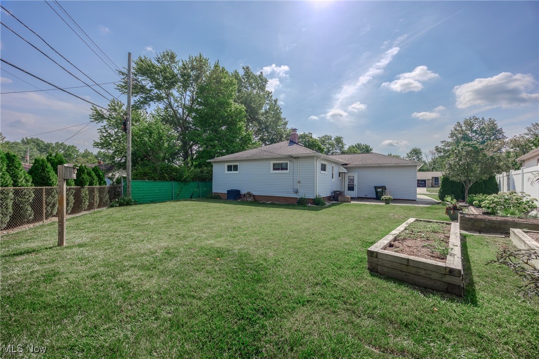 6417 Eastondale Road Cleveland, OH 44124 - Photo 30 of 34 View of yard